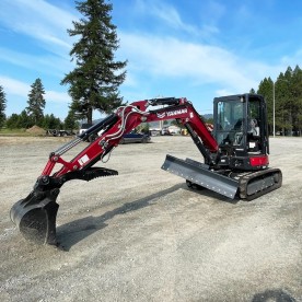 9,500 lbs Mini Excavator, Enclosed Cab, 6-Way Angle Dozer Blade, Hydraulic Thumb, Yanmar Model SV40-2